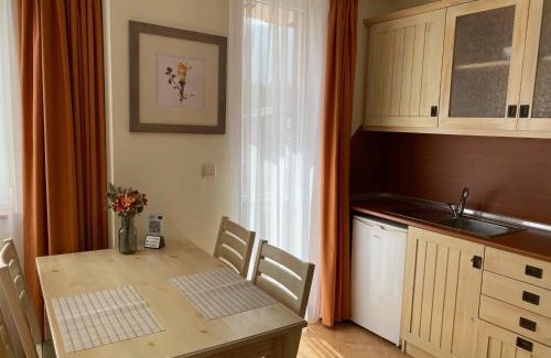 Razlog Apartment | Pirin Golf Private Studio: Pet-Friendly Retreat with a Pool