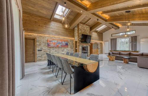 Razlog Villa | Elegant Pirin Style Villa & Spa with Pool and Hot Tub