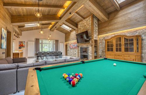 Razlog Villa | Elegant Pirin Style Villa & Spa with Pool and Hot Tub
