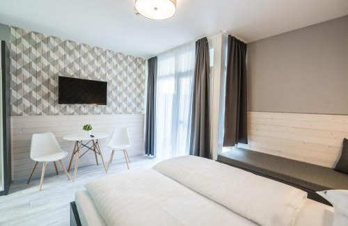 Siofok Hotel | Highly Rated Piroska Fogadója with Restaurant & Family Amenities