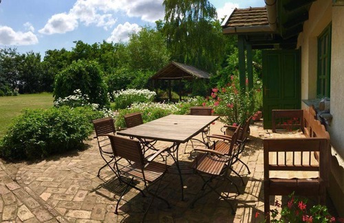 Szekkutas House | Discover Piroska Vendégház: Perfect for Families and Pets