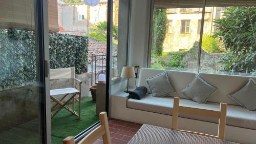 Olot Apartment | Charming Retreat in the Heart of Olot for Families & Pets