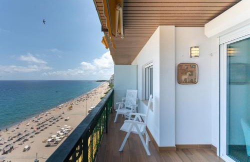Platja d'Aro Apartment | Embaixador: Exclusive Seafront Flat with Ocean Views