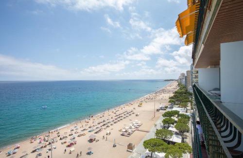 Platja d'Aro Apartment | Embaixador: Exclusive Seafront Flat with Ocean Views