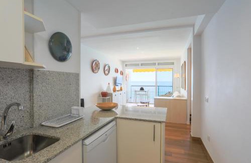 Platja d'Aro Apartment | Embaixador: Exclusive Seafront Flat with Ocean Views