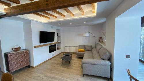 Baga Apartment | Family-Friendly 4-Star Retreat at Plaça Porxada, Bagà