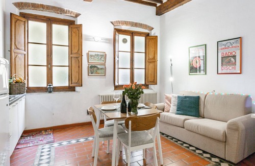 Pisa City Centre Apartment | Stylish Loft in Pisa’s City Center with Family-Friendly Perks