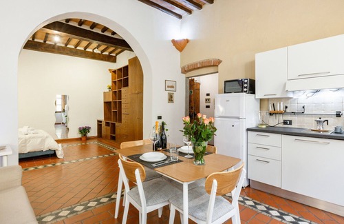 Pisa City Centre Apartment | Stylish Loft in Pisa’s City Center with Family-Friendly Perks