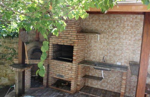 Silop House | Relaxing Retreat: Casa com piscina e vasto espaço verde