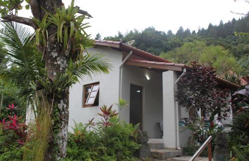 Silop House | Relaxing Retreat: Casa com piscina e vasto espaço verde