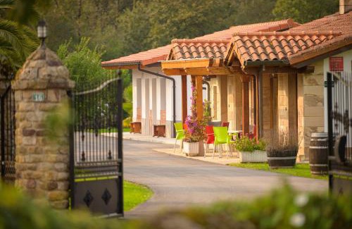 Villacarriedo House | Idyllic Getaway at El Puentuco: Pet-Friendly Pool Retreat