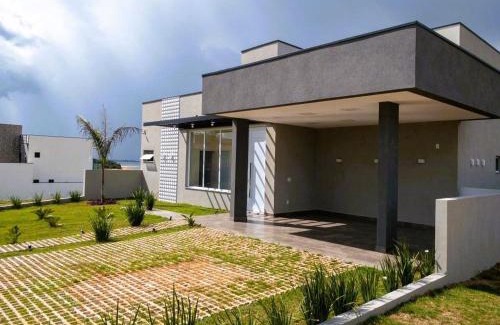 Paranapanema House | Graciosa: Poolside Paradise with Lake Views & Pet-Friendly Fun