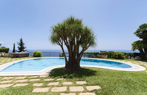 Sao Martinho Villa | Inviting Villa Eucalipto: Pool & Ocean Views Await You