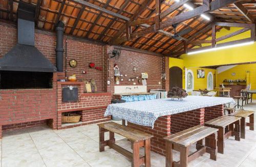 Guararema House | Discover Casa Ampla: Poolside Retreat in Guararema