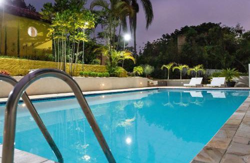 Guararema House | Discover Casa Ampla: Poolside Retreat in Guararema