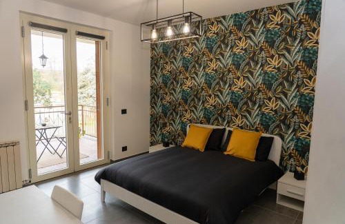 Santhia Bed & Breakfast | Oceanfront Escape at Piscina San Lorenzo with Pool Access