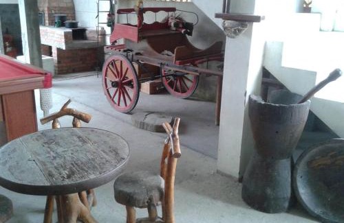 Vila Sao Jose House | Family-Friendly Retreat with Pool & Game Room Experience