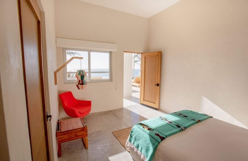 El Pescadero Hotel | Piscina Suite Sur At Topia: Oceanfront Bliss Awaits You