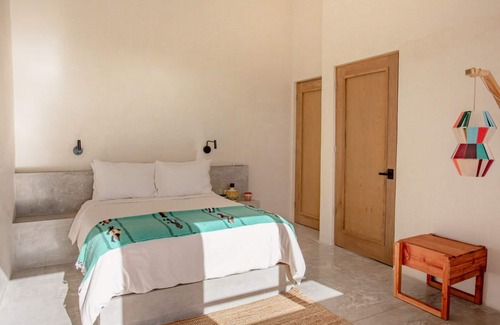 El Pescadero Hotel | Piscina Suite Sur At Topia: Oceanfront Bliss Awaits You