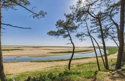 La Faute-sur-Mer House | Relax at Piscine with Access to Belle-Henriette Reserve