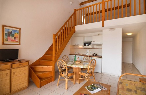 Valras-Plage Condo | Inviting Stay with Pool, Kitchen & Top Guest Ratings