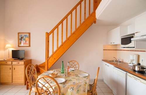 Valras-Plage Condo | Inviting Stay with Pool, Kitchen & Top Guest Ratings