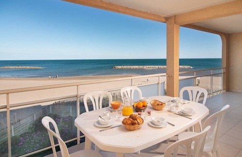 Valras-Plage Condo | Inviting Stay with Pool, Kitchen & Top Guest Ratings