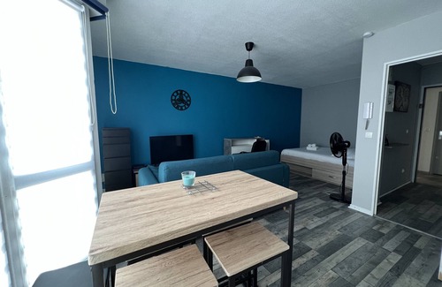 Antigone Apartment | Discover Piscine Olympique - Premier Concierge Experience