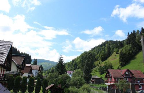 Moeciu de Sus House | Family-Friendly Getaway at Piscul Muntelui - 9.5/10 Rated