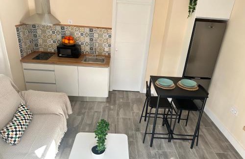 Santiponce Apartment | Outstanding Pisito de la Lola Flores: Child-Friendly Retreat