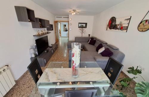 Burriana Apartment | Spacious Retreat Just 5 Minutes from the Beach, Rated 9.4