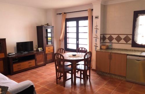 Los Lagos House | Oceanfront Oasis: Piso Bonito el Cotillo, 4-Star Getaway
