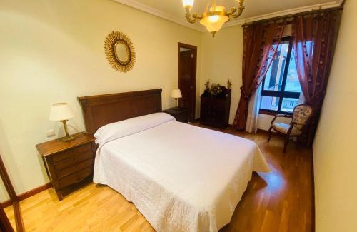 Baiona Old Town Apartment | Central Piso Céntrico Baiona: Family-Friendly Stay