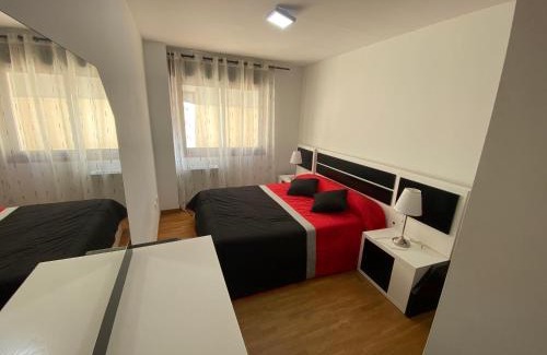 Dean Pequeno Apartment | Central Apartment with Spacious Terrace and Pet-Friendly Perks