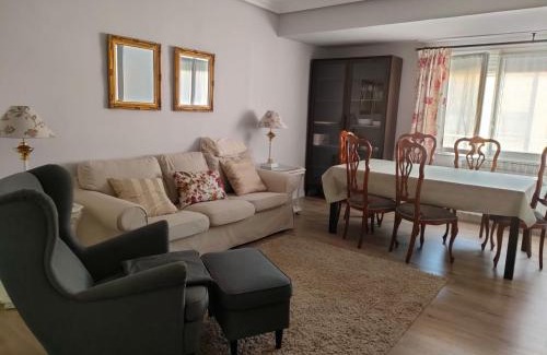 Haro Apartment | Central Piso Ideal for Families: Rated 9.6/10 by Guests