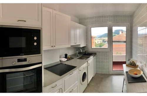 Zubiate Condo | Central and Serene Piso in Gernika - Guest Rated 10/10