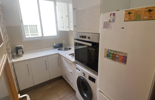 Castello de la Plana Apartment | Renovated Apartment with Spa and Breakfast Near City Center