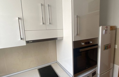Castello de la Plana Apartment | Renovated Apartment with Spa and Breakfast Near City Center