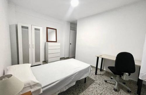 San Vicente del Raspeig Apartment | Family-Friendly Getaway at Piso Completo en Calle Rafael