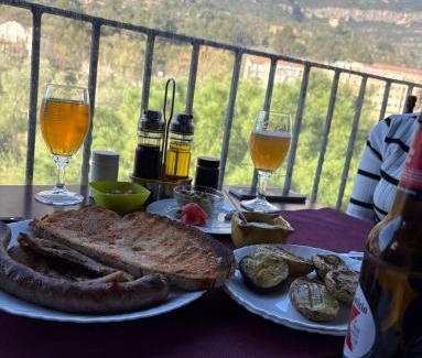 Monistrol de Montserrat Apartment | Cozy Retreat with Breakfast and Mountain Views