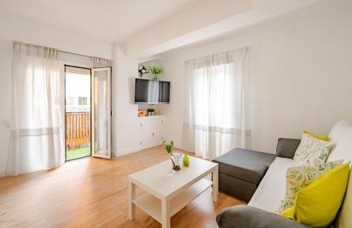 Figares Apartment | Convenient Granada Apartment with Free Parking in the Center