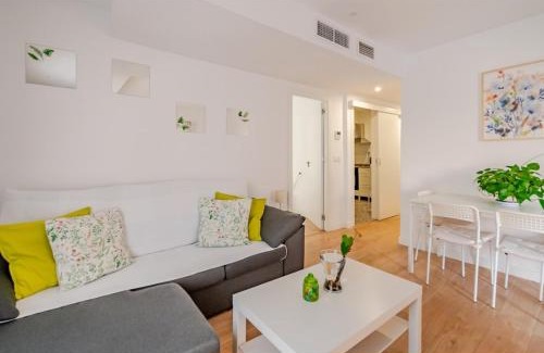 Figares Apartment | Convenient Granada Apartment with Free Parking in the Center