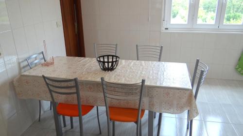 Carnota Apartment | Family-Friendly Piso de Ana in Carnota with Outdoor Space