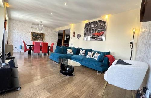 Barrio de La Latina Apartment | Discover La Dolce Vita: Elegant 4-Star Stay in Central Madrid
