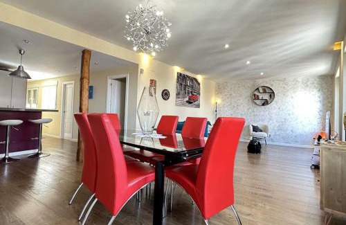 Barrio de La Latina Apartment | Discover La Dolce Vita: Elegant 4-Star Stay in Central Madrid