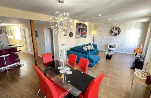 Barrio de La Latina Apartment | Discover La Dolce Vita: Elegant 4-Star Stay in Central Madrid