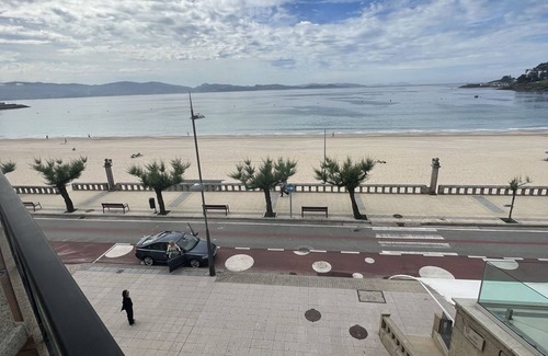 Sanxenxo Condo | Beachfront Luxury Apartment in Sanxenxo for Families