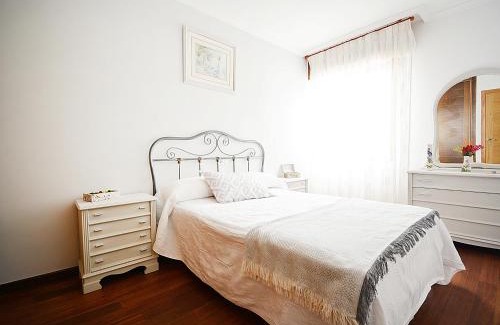 Isla de Arosa Apartment | Beachfront Retreat on A Illa de Arousa - 4-Star Comfort