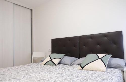 Distrito Llano Apartment | Discover Piso Electra: Family-Friendly Stays Await You