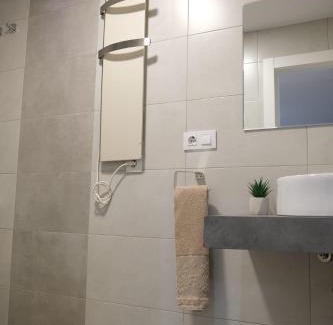 Distrito Llano Apartment | Discover Piso Electra: Family-Friendly Stays Await You